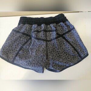 Lululemon Shorts Hotty Hott Size 4